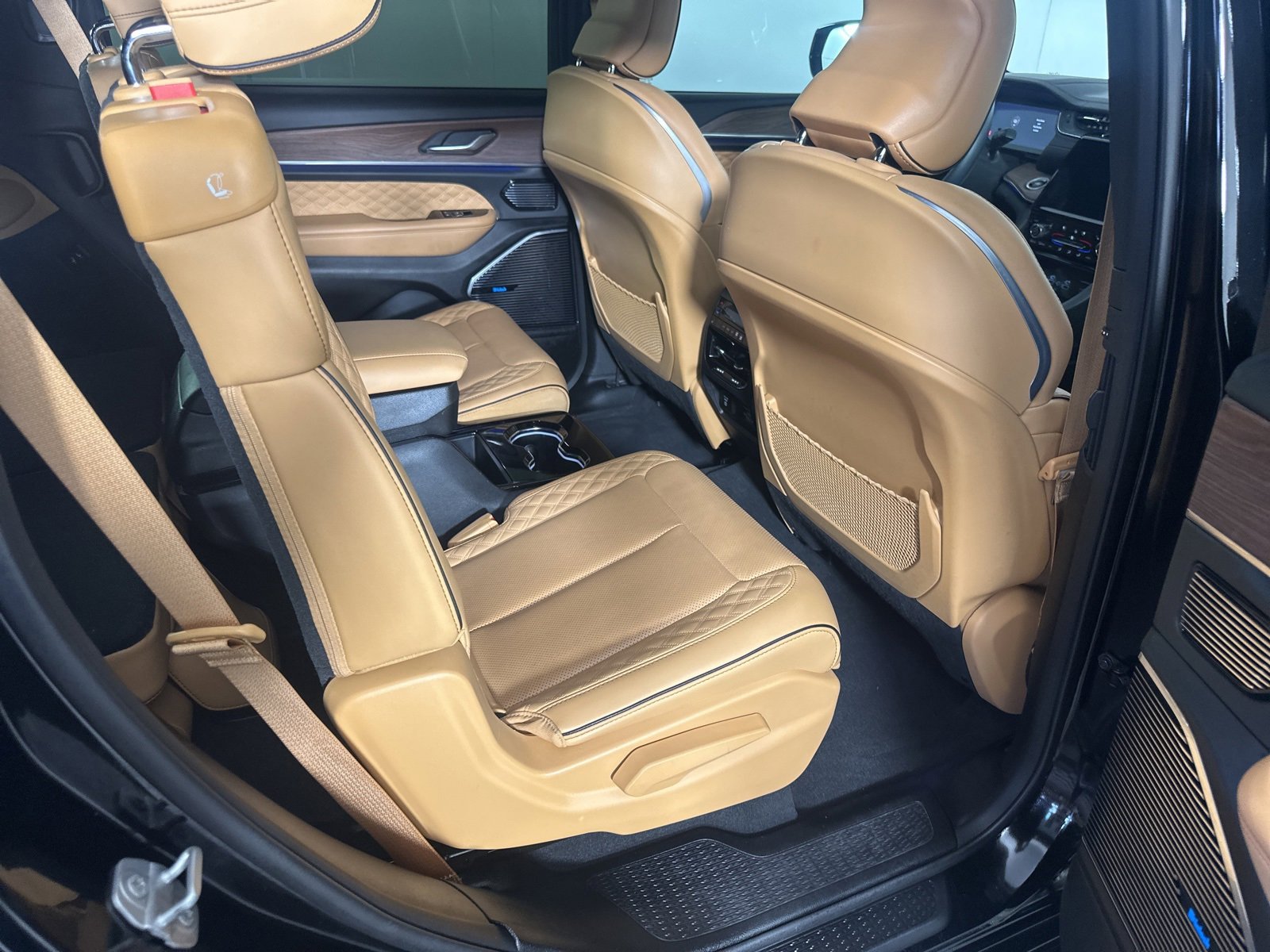 Used 2023 Jeep Grand Cherokee L Summit w/ High Altitude Package image 12