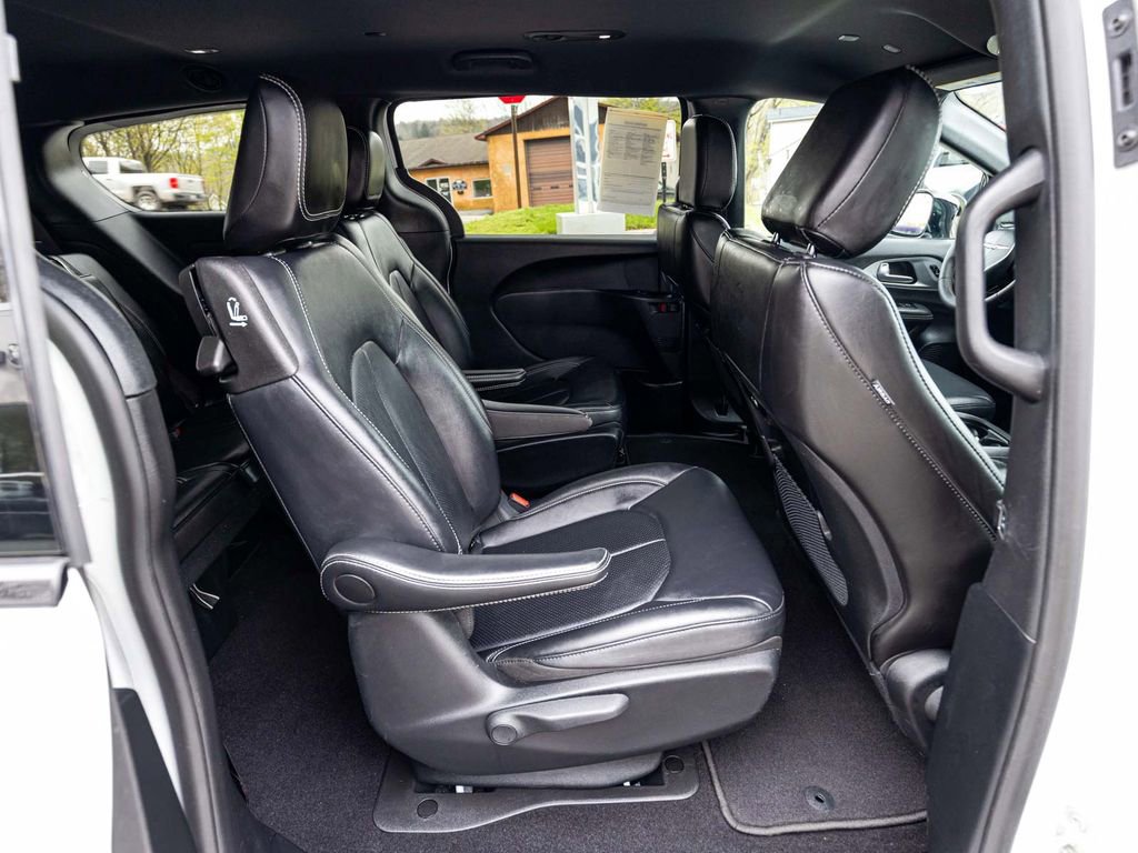 Used 2024 Chrysler Pacifica Limited FWD image 26