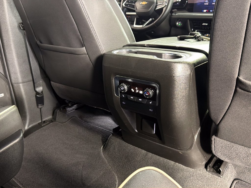 Used 2026 Chevrolet Suburban Premier AWD/4WD image 35