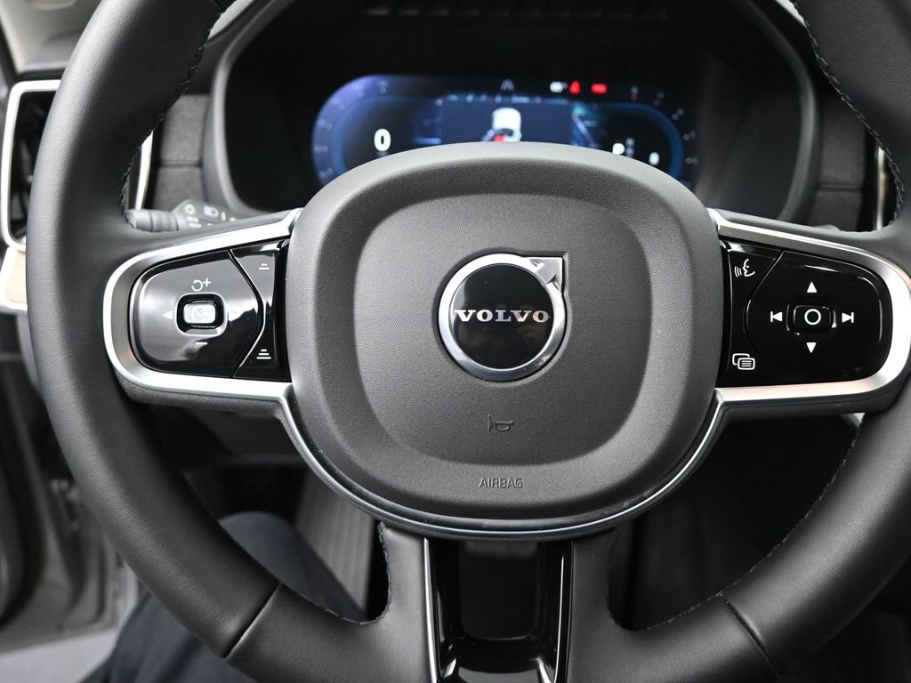 Used 2025 Volvo XC90 B6 Plus image 12