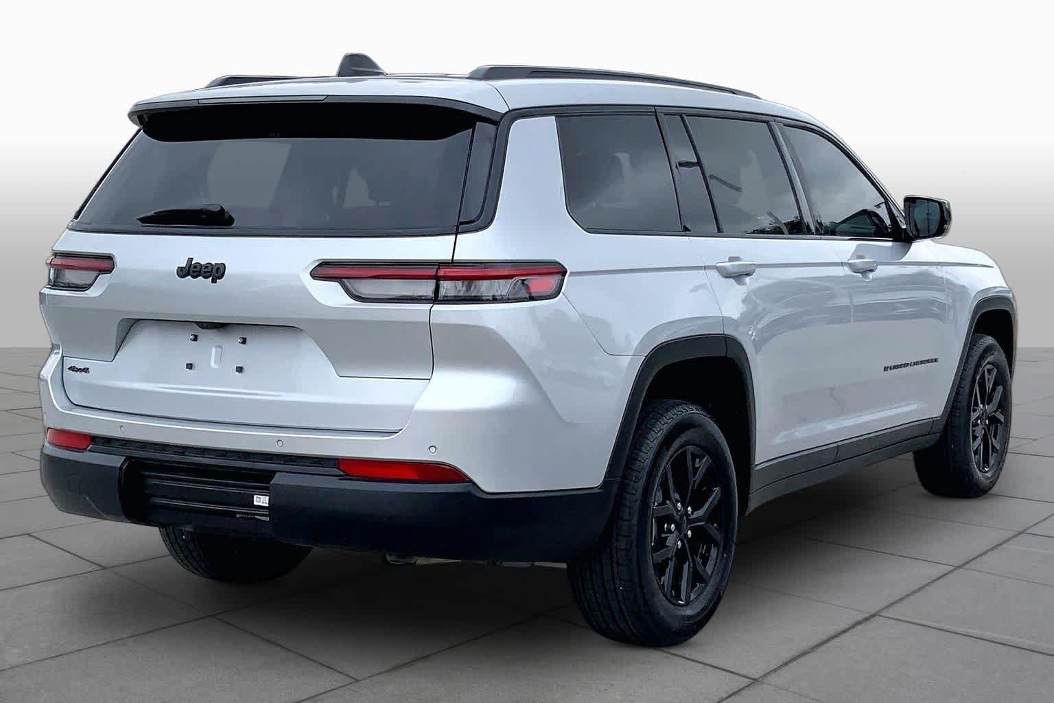 Used 2025 Jeep Grand Cherokee L Altitude AWD/4WD image 13