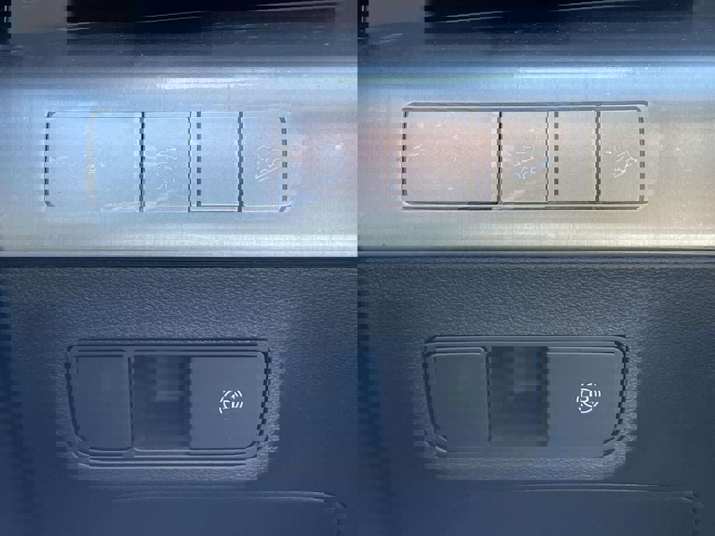 New 2026 Hyundai Kona SEL Premium image 17