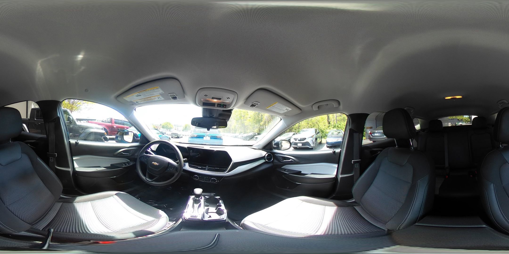Used 2025 Chevrolet Trax LT FWD image 37