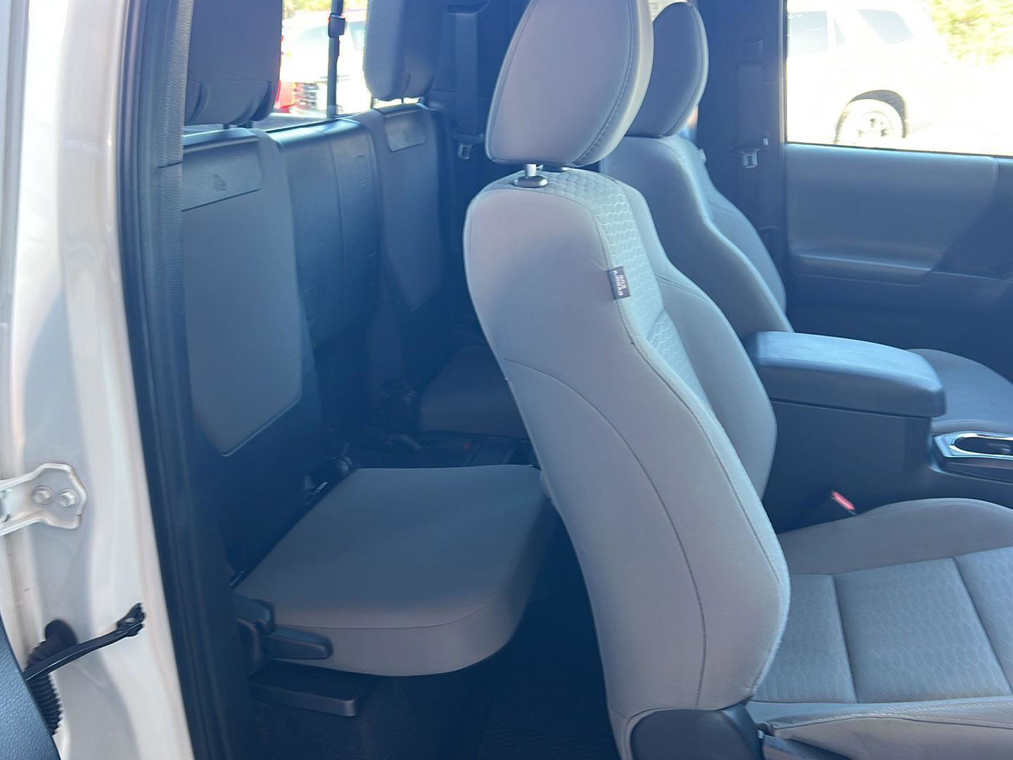 Used 2016 Toyota Tacoma SR image 13