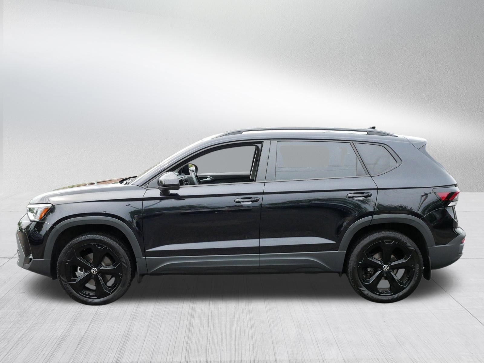 Certified 2025 Volkswagen Taos SE AWD/4WD image 4