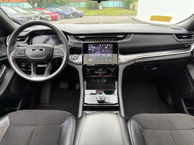 Used 2023 Jeep Grand Cherokee Altitude AWD/4WD image 29