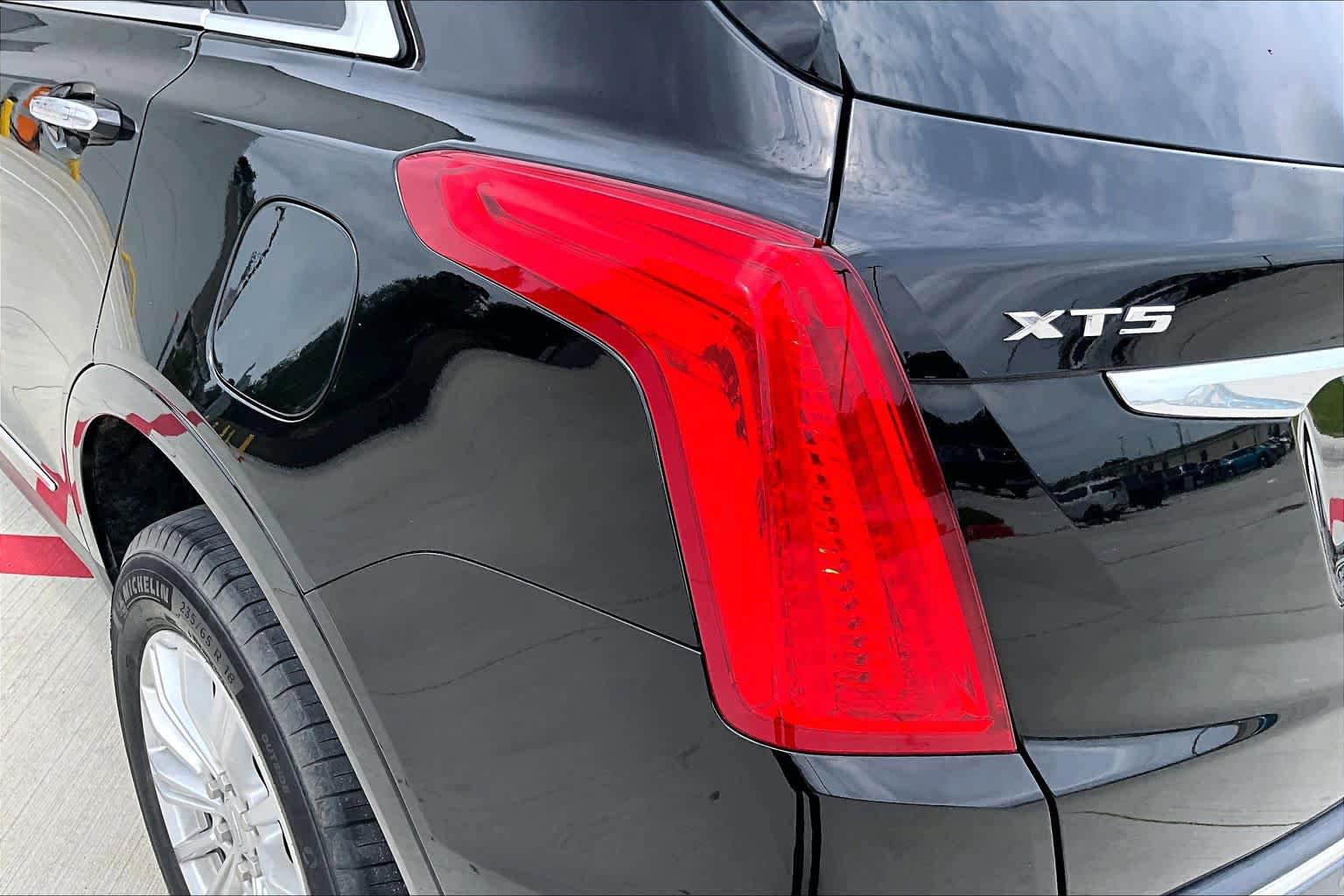 Used 2018 Cadillac XT5 FWD image 26