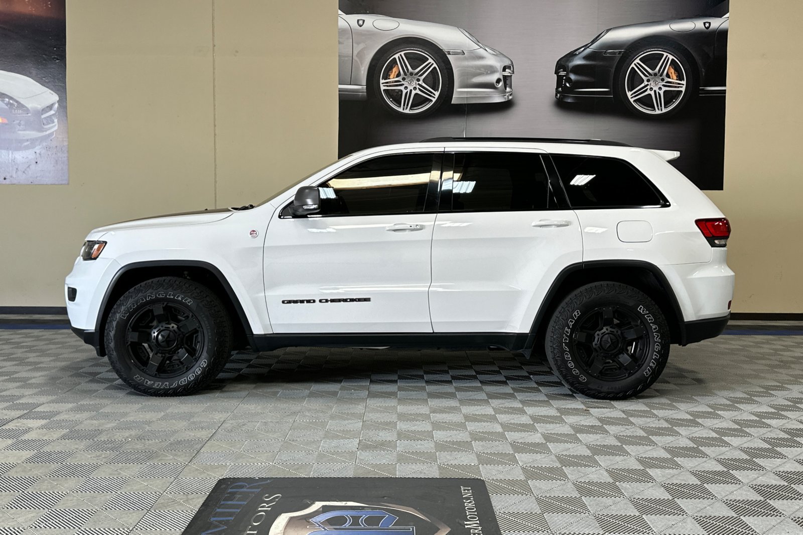 Used 2019 Jeep Grand Cherokee Trailhawk w/ Trailhawk Luxury Group AWD/4WD image 7