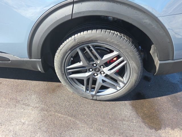 Certified 2025 Ford Explorer ST image 16