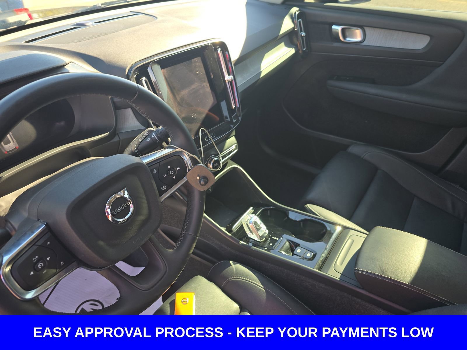 Used 2024 Volvo XC40 B5 Plus image 9