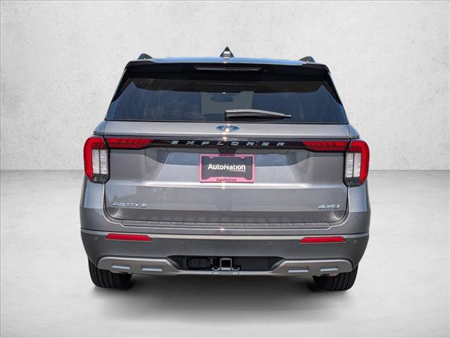 Used 2025 Ford Explorer Active AWD/4WD image 7
