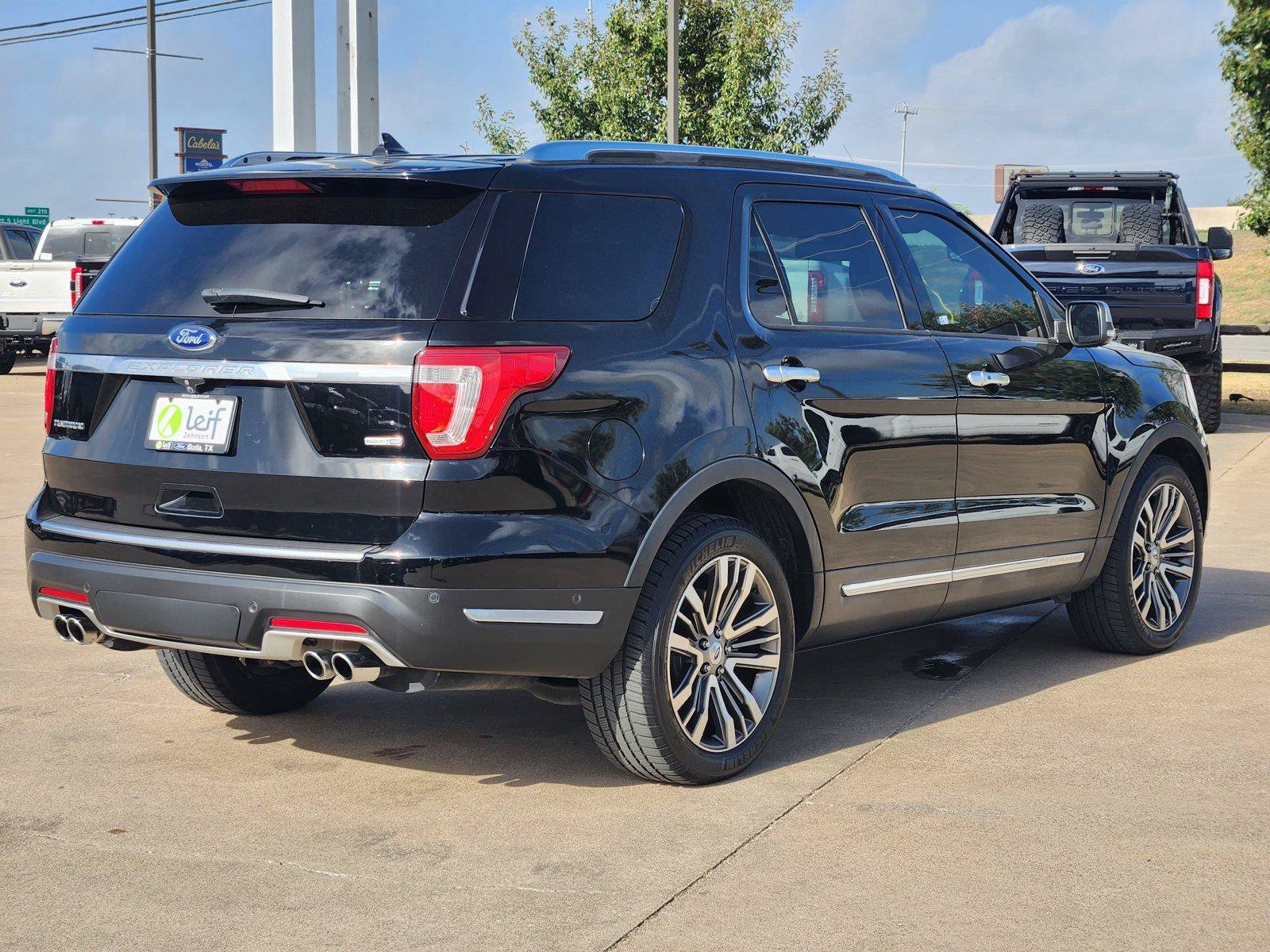 Used 2018 Ford Explorer Platinum AWD/4WD image 4