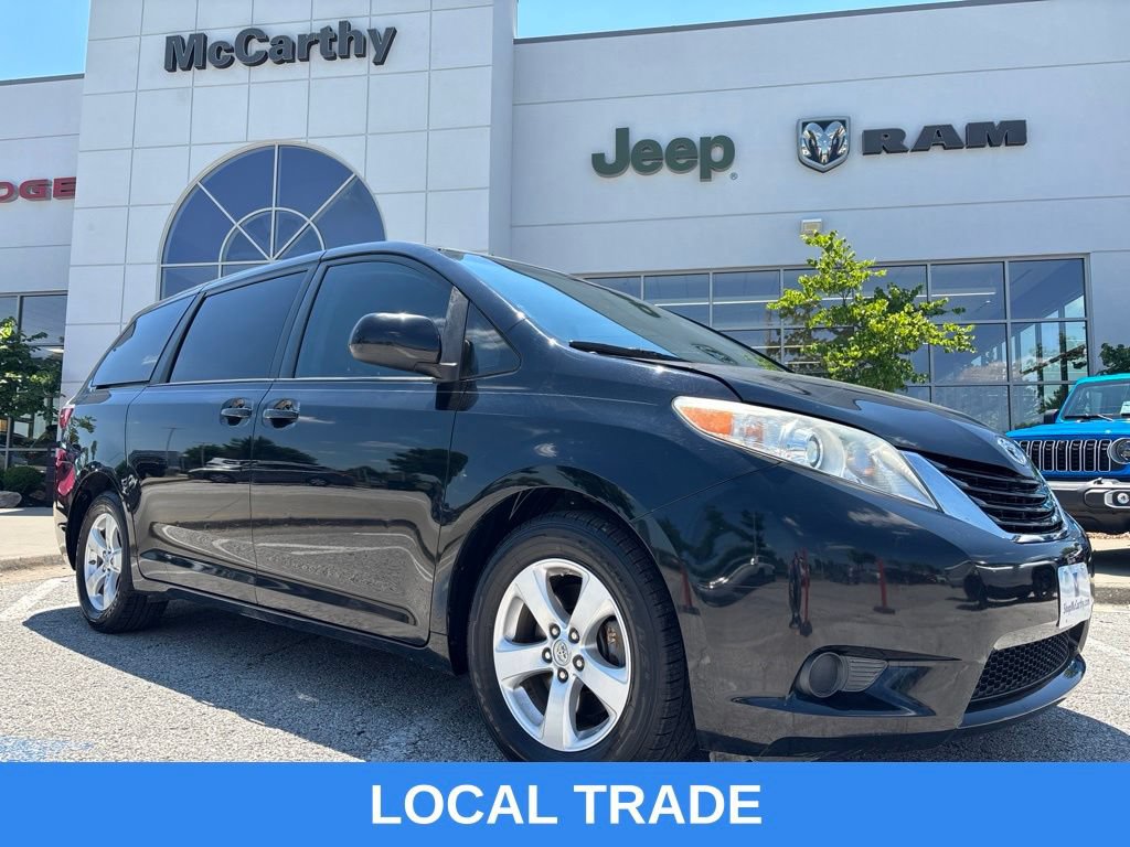 Used 2017 Toyota Sienna LE FWD image 1
