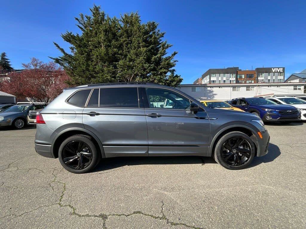 Used 2023 Volkswagen Tiguan SE R-Line image 9