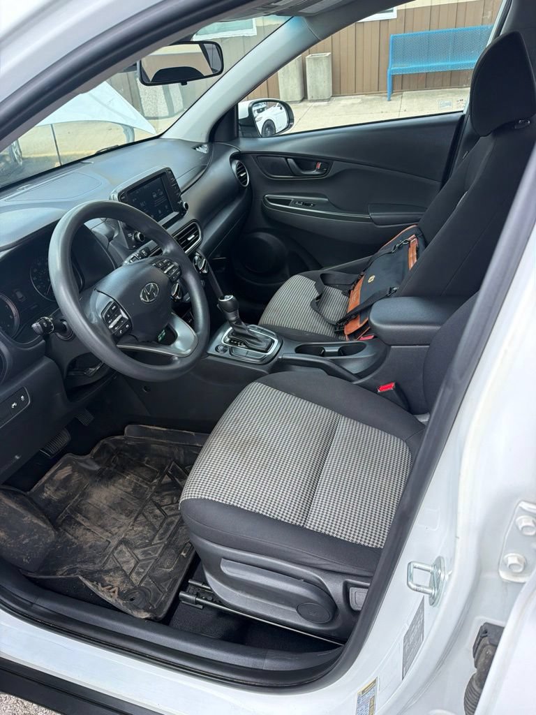 Used 2021 Hyundai Kona SE FWD image 2