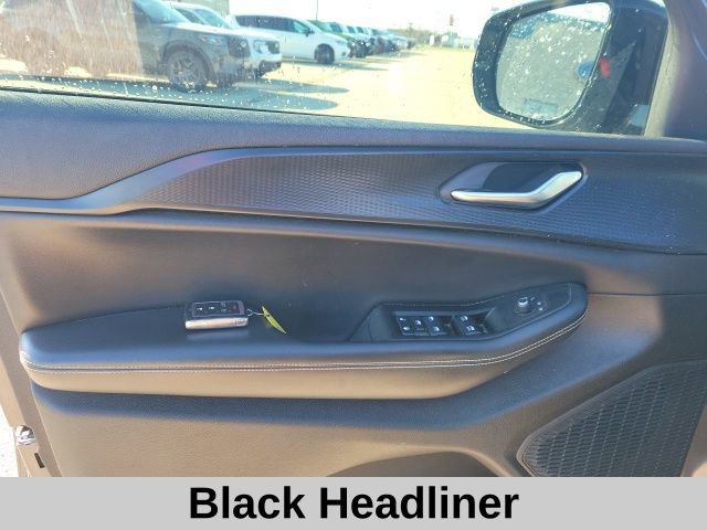 Used 2023 Jeep Grand Cherokee Altitude image 15