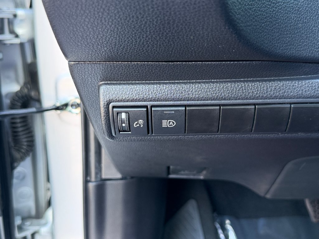 Used 2025 Toyota Corolla LE FWD image 30
