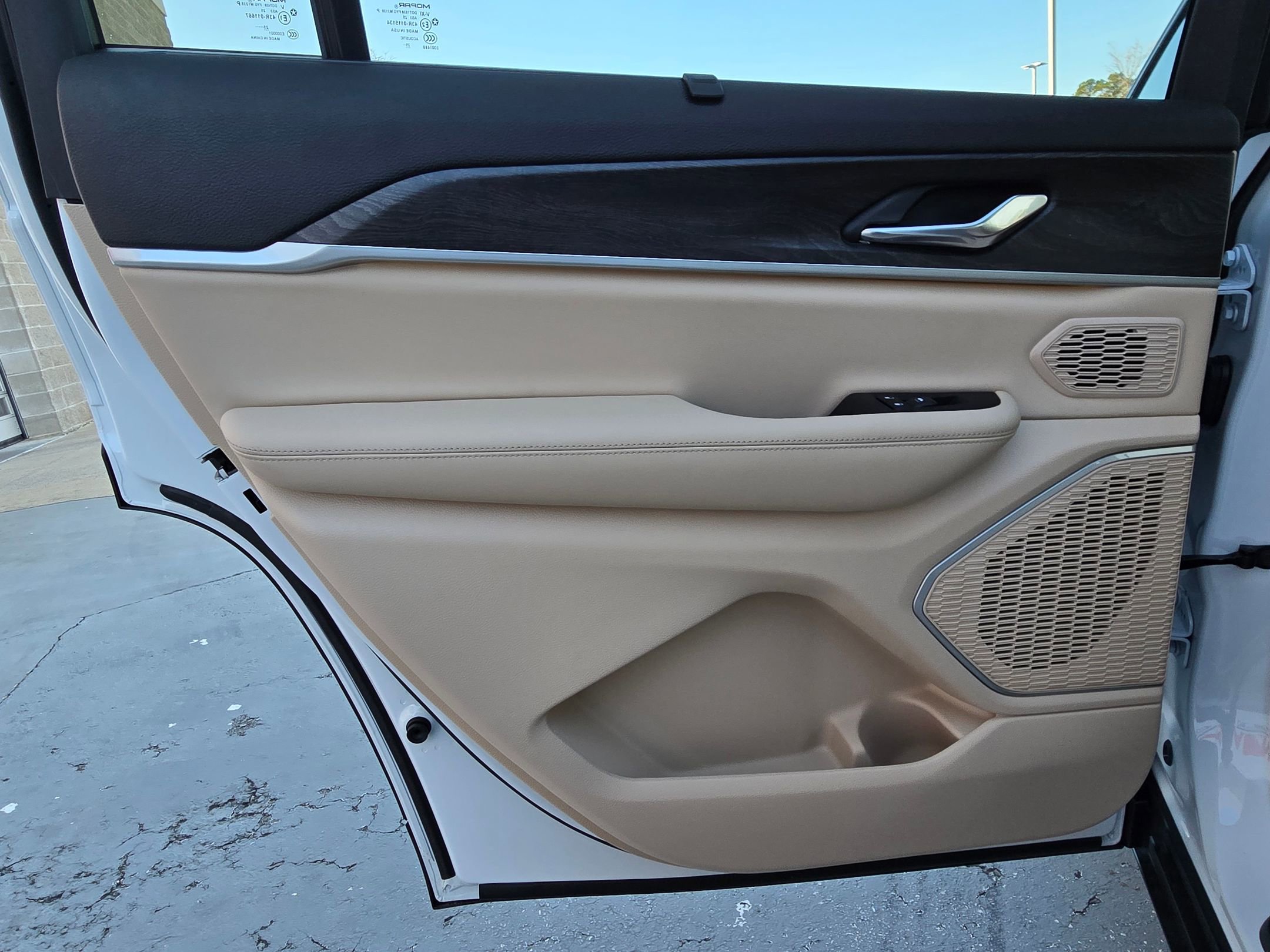 New 2025 Jeep Grand Cherokee L Limited w/ Luxury Tech Group II image 27