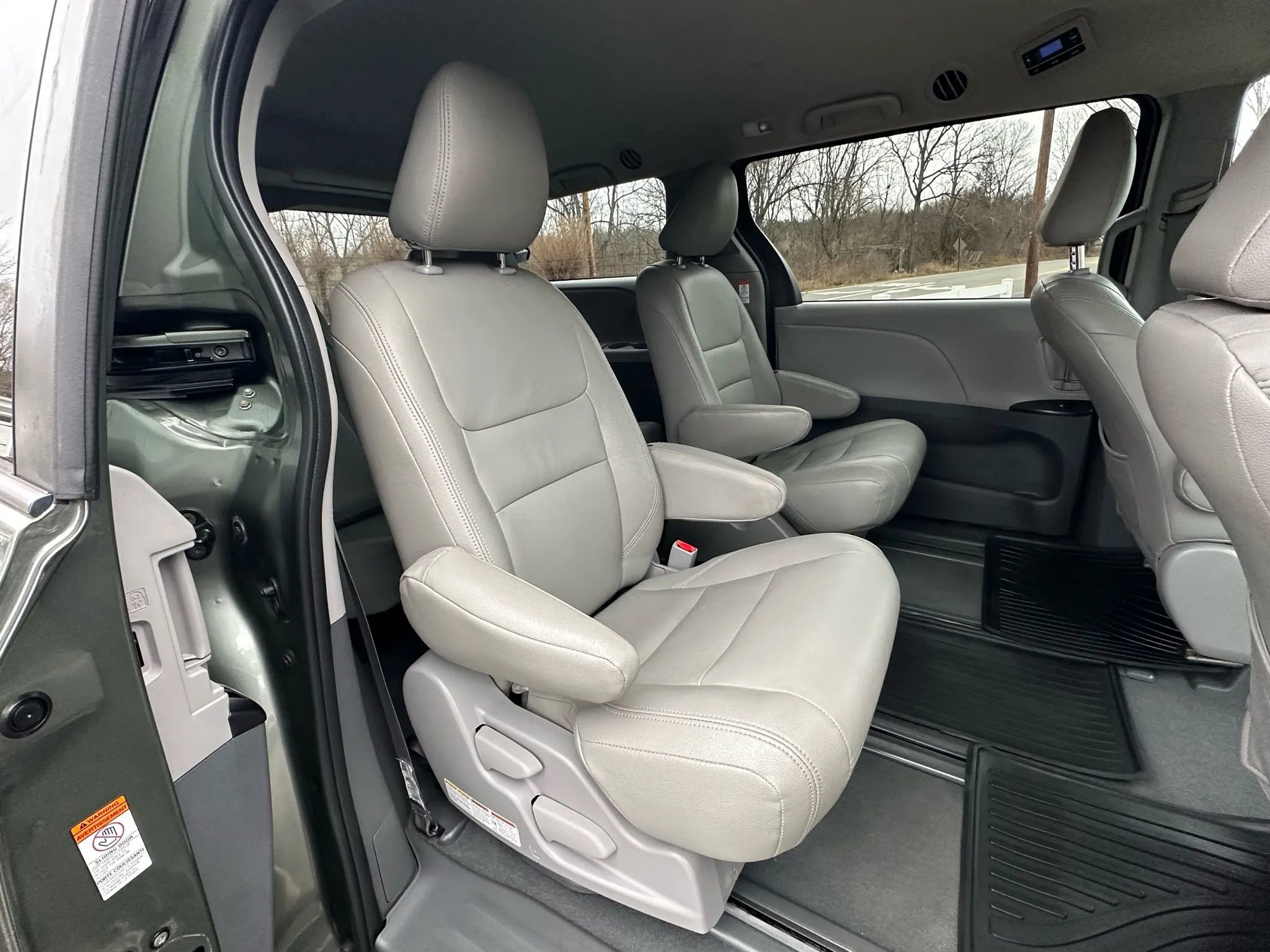 Used 2020 Toyota Sienna L image 18