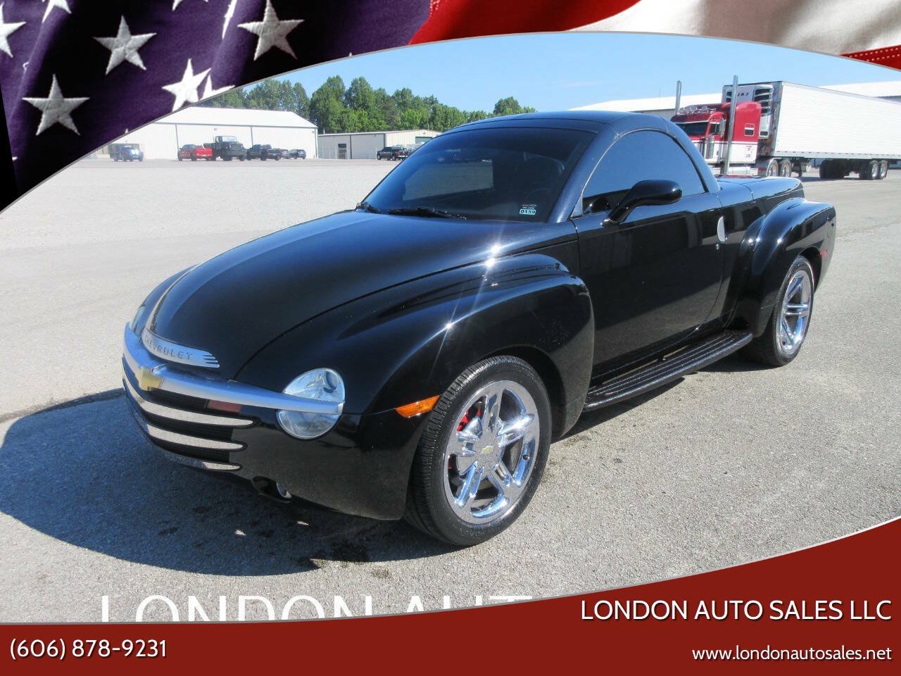 Used 2004 Chevrolet SSR w/ Preferred Equipment Group RWD image 1