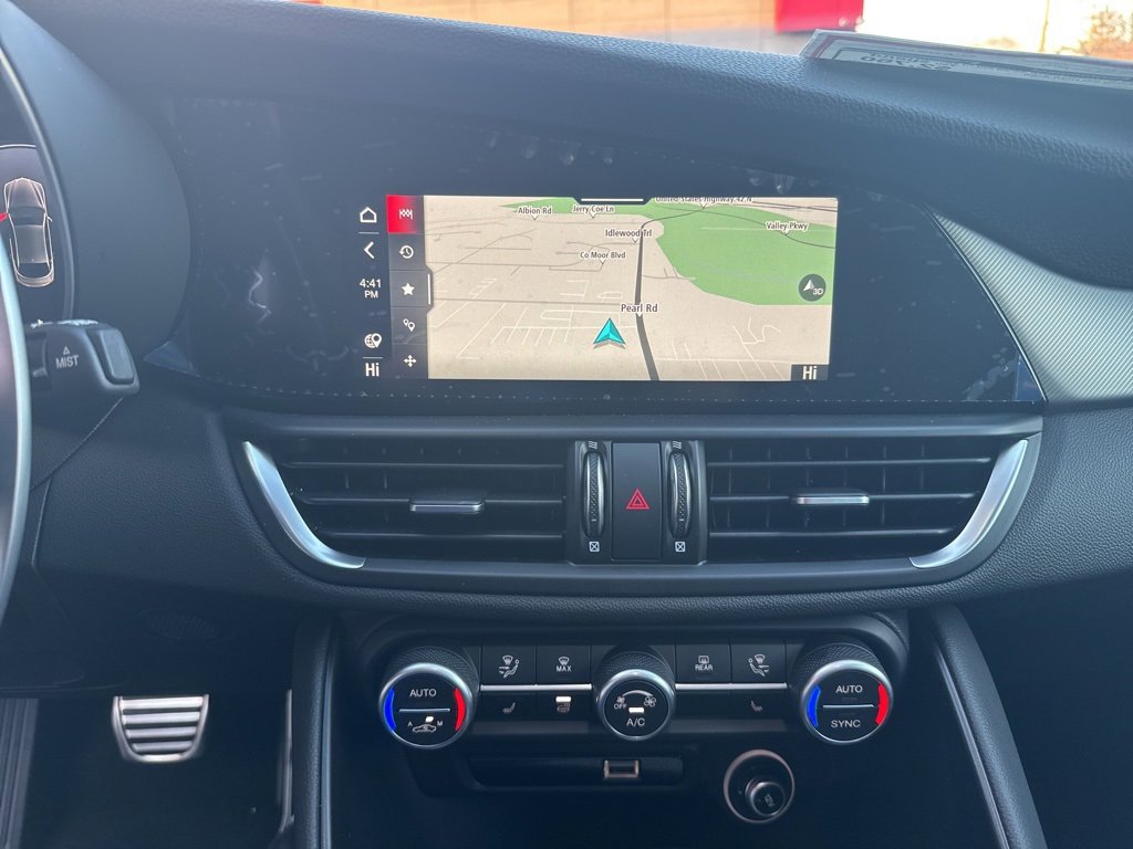 New 2025 Alfa Romeo Giulia AWD w/ Veloce Package AWD image 15