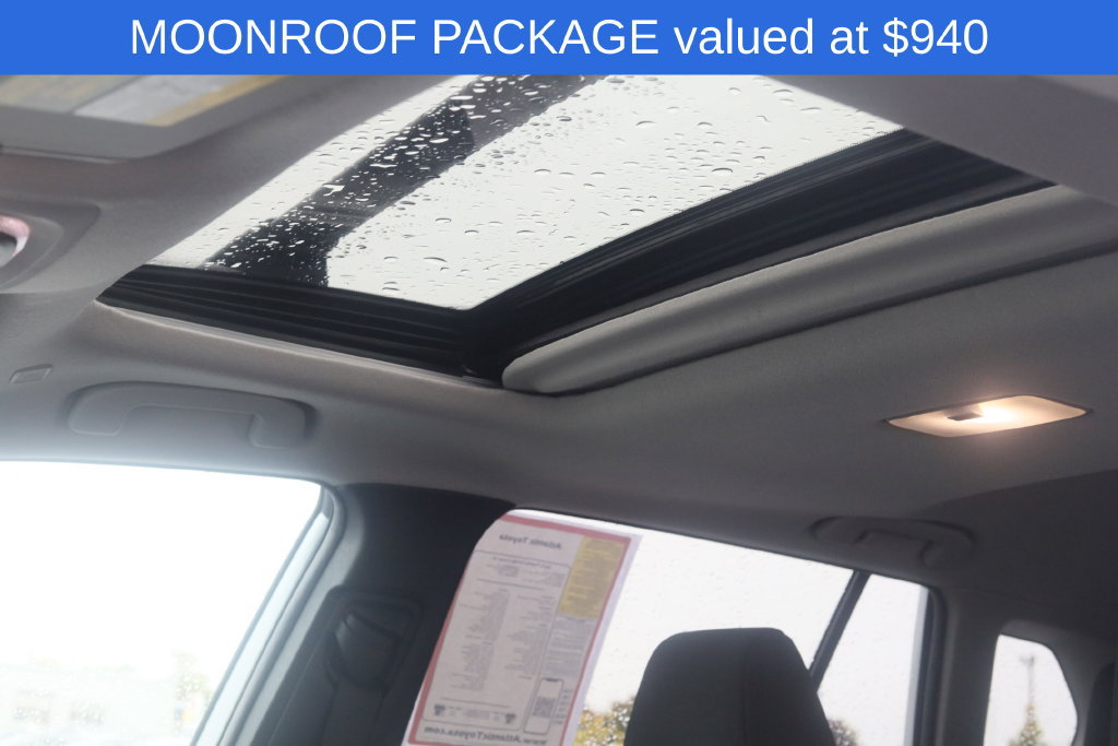 Used 2023 Toyota Corolla Cross LE w/ Moonroof Package AWD/4WD image 4