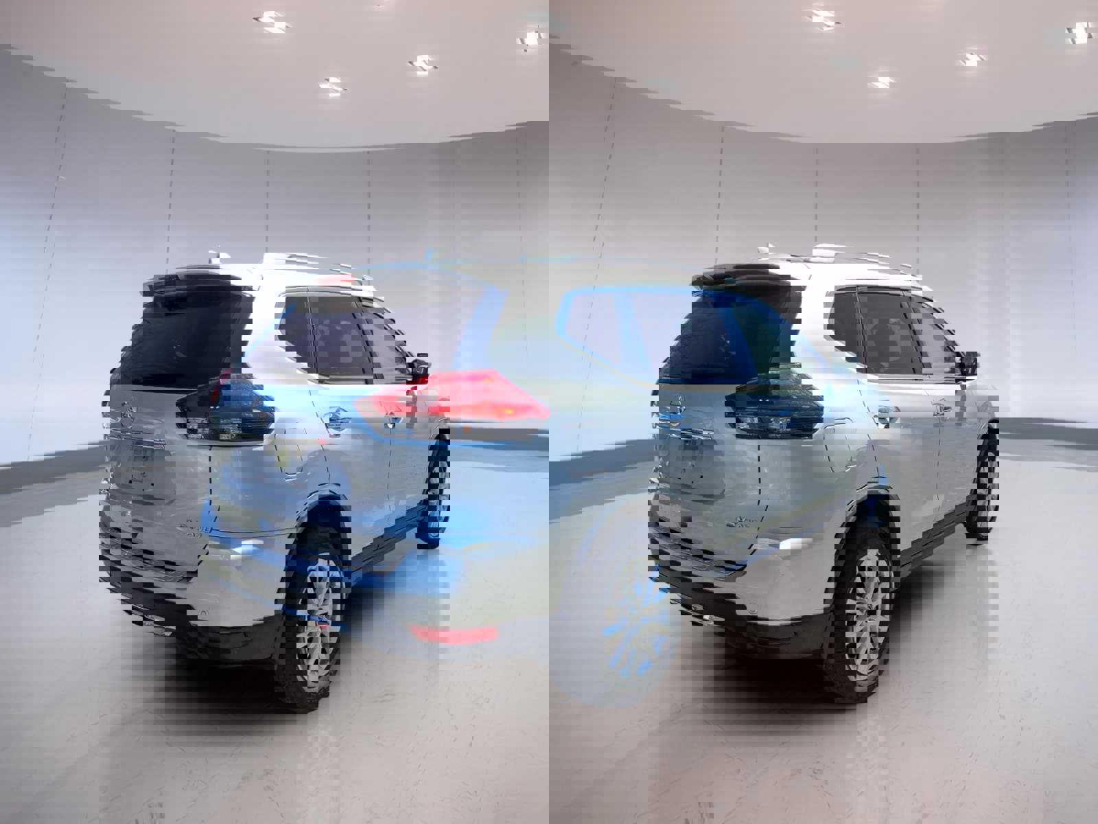 Used 2019 Nissan Rogue SV image 4