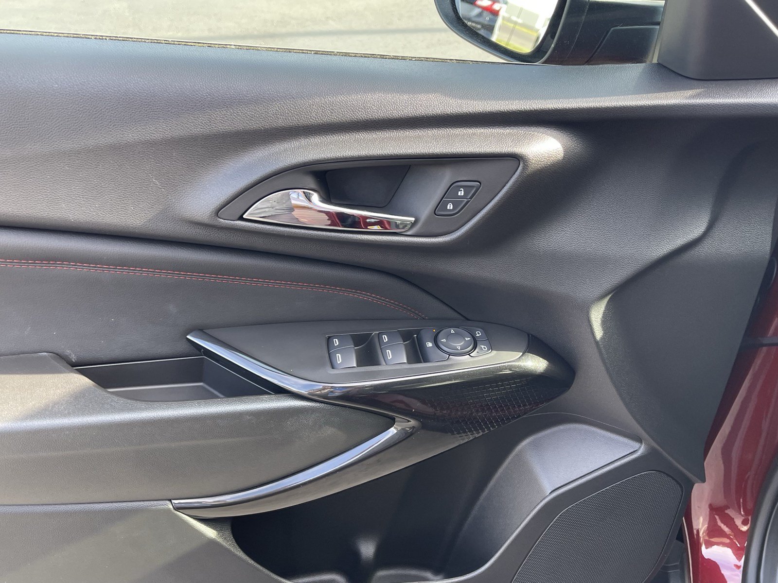 Used 2024 Chevrolet Trax RS w/ Sunroof Package FWD image 18