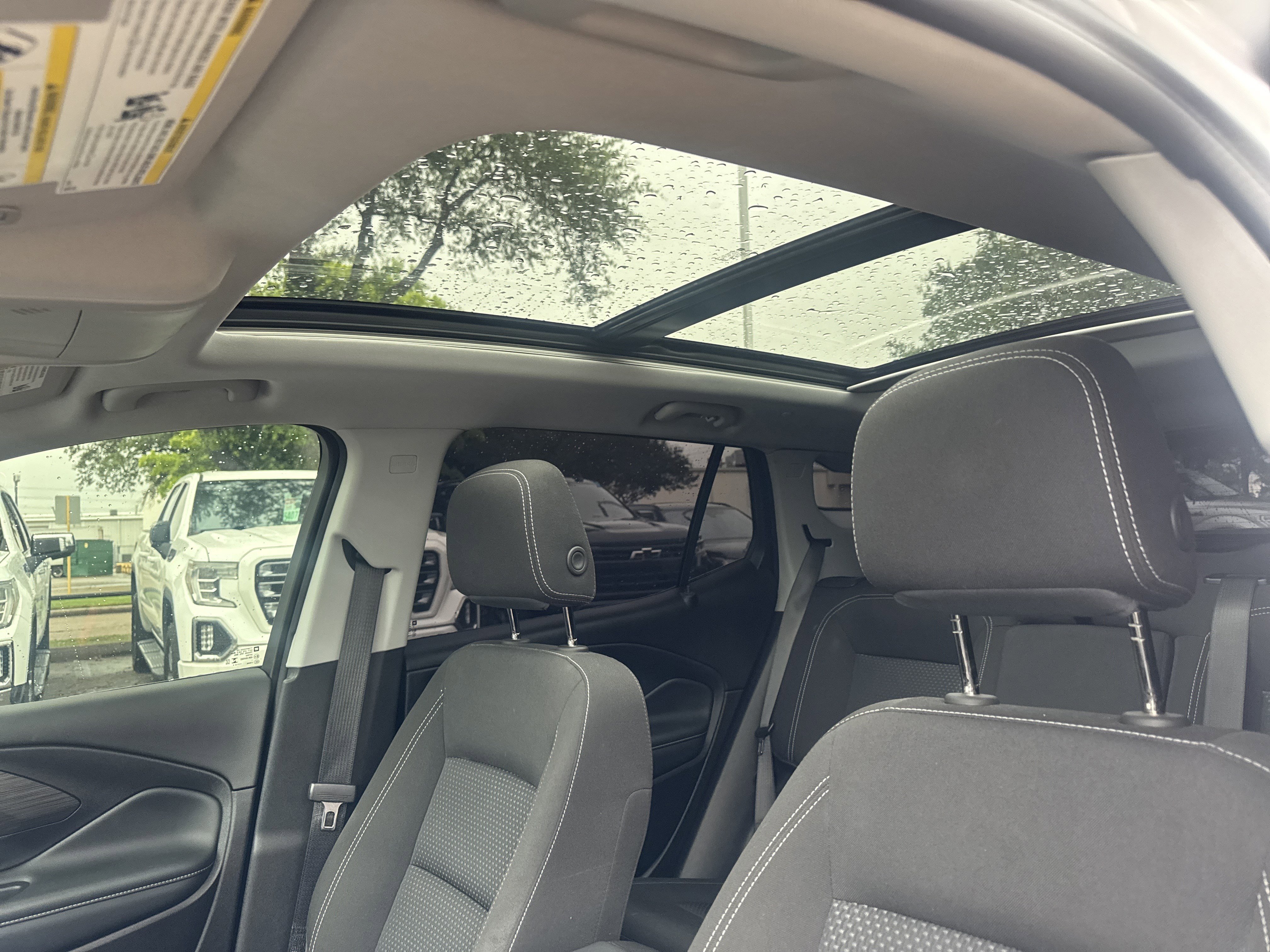 Used 2024 GMC Terrain SLE w/ Driver Convenience Package FWD image 8