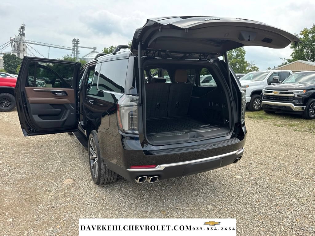 Used 2026 Chevrolet Suburban High Country w/ Sun And Tow Package AWD/4WD image 12