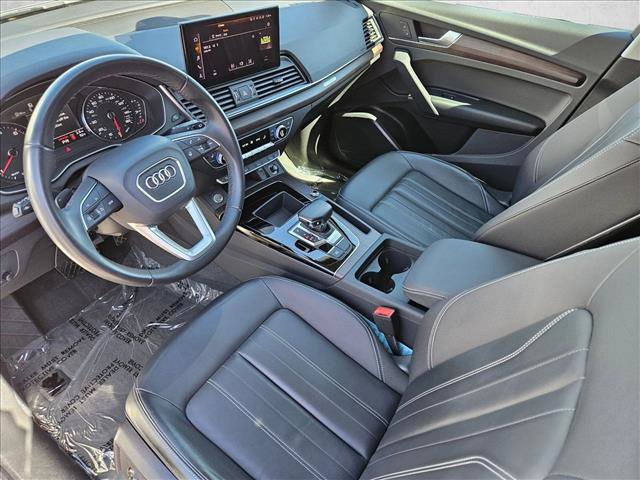 Used 2023 Audi Q5 2.0T Premium w/ Convenience Package image 9
