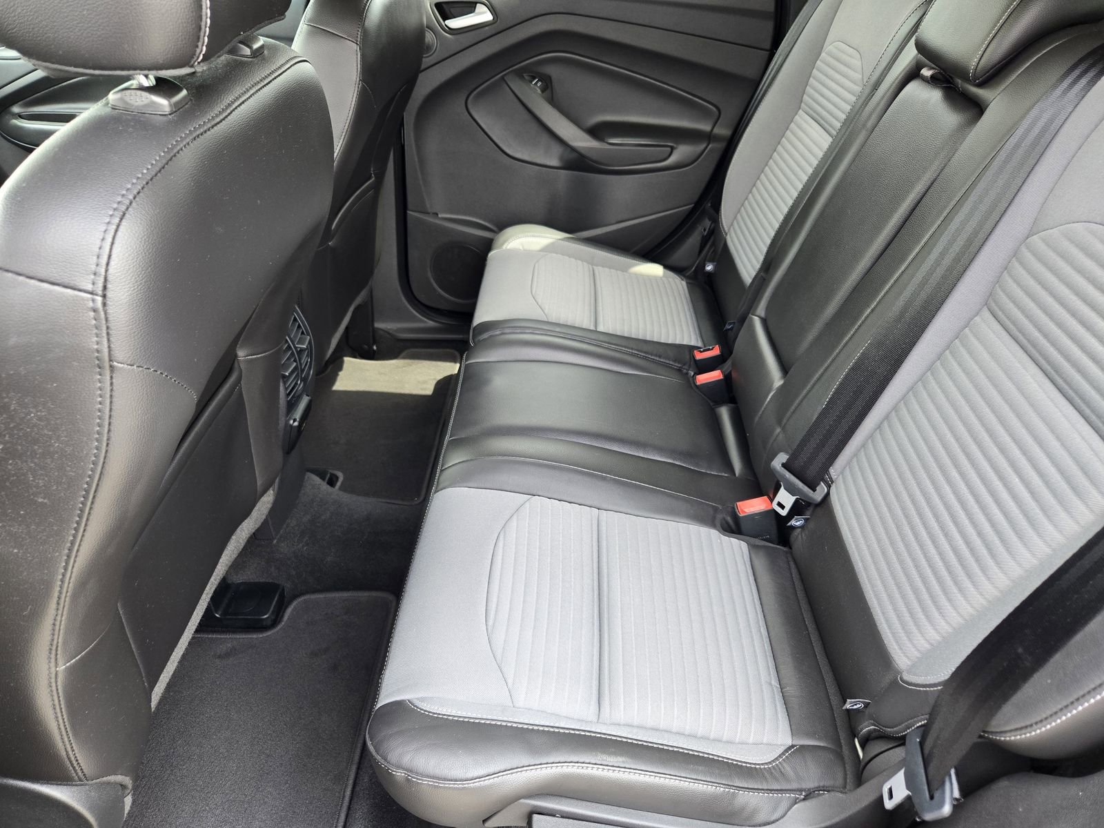 Used 2017 Ford Escape SE w/ Equipment Group 201A FWD image 27