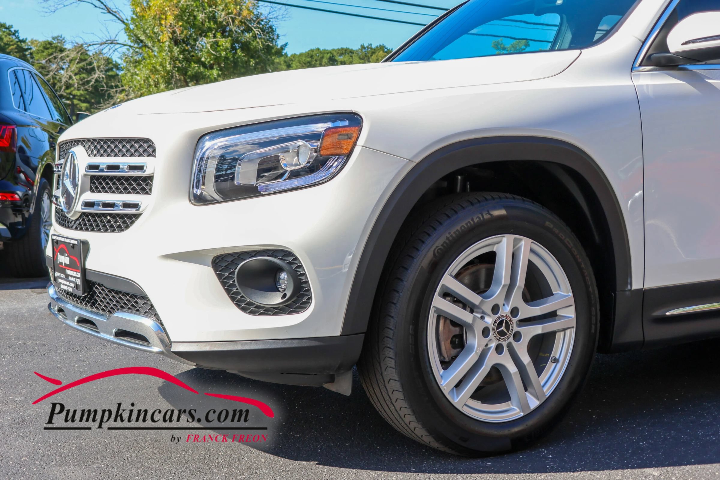 Used 2023 Mercedes-Benz GLB 250 4MATIC w/ Premium Package image 9