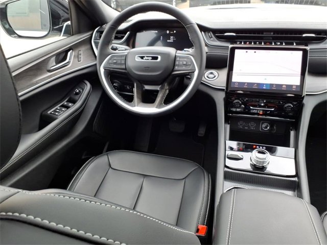 New 2025 Jeep Grand Cherokee Limited image 4