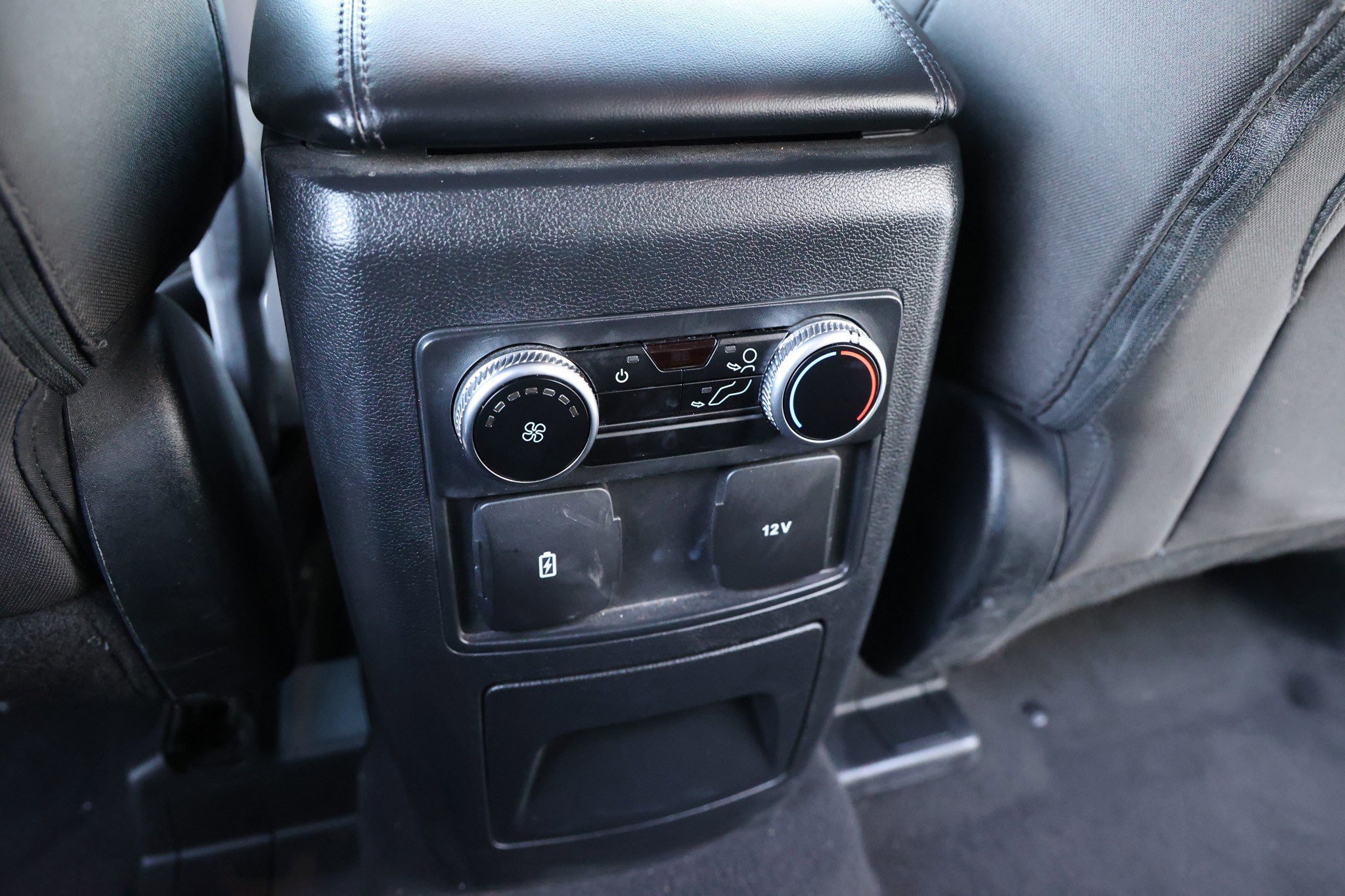 Used 2023 Ford Explorer XLT image 45