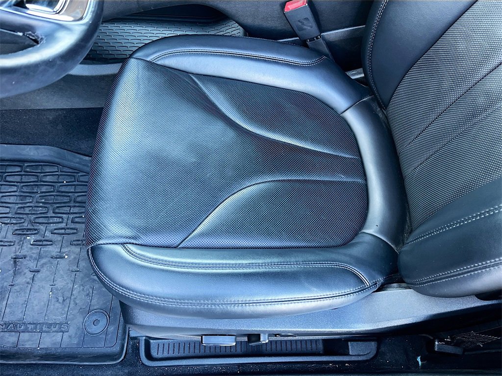 Used 2023 Lincoln Nautilus Reserve w/ Equipment Group 201A image 20