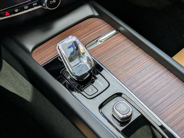 Used 2025 Volvo XC60 B5 Ultra w/ Protection Package Premier image 12