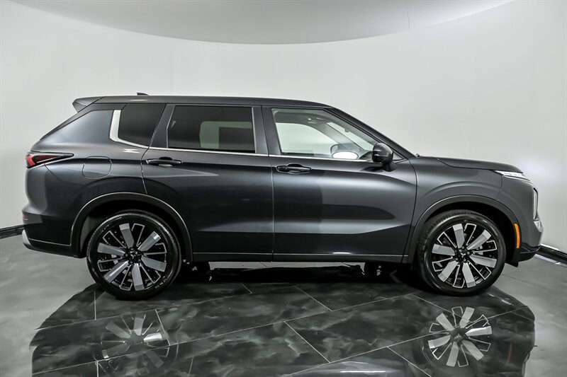 New 2026 Mitsubishi Outlander SE FWD image 10