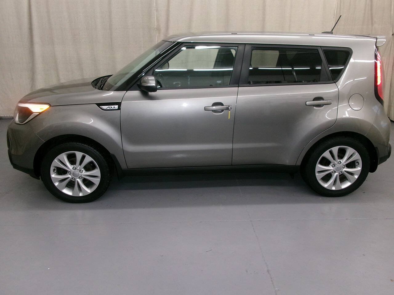 Used 2014 Kia Soul + FWD image 4