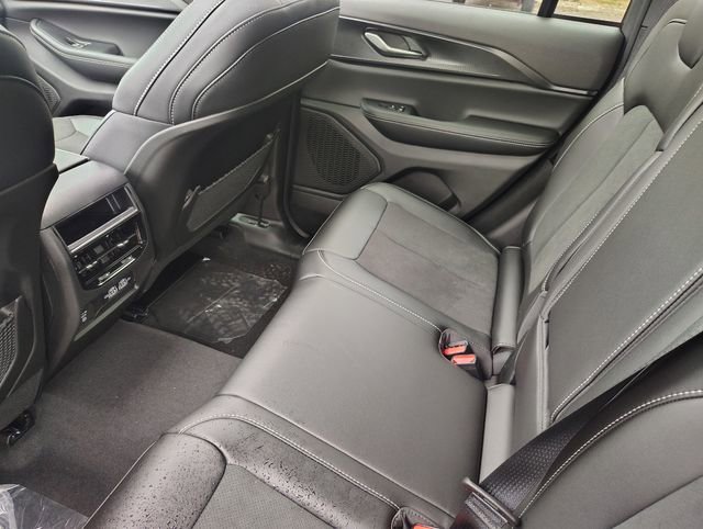 New 2025 Jeep Grand Cherokee Altitude image 33