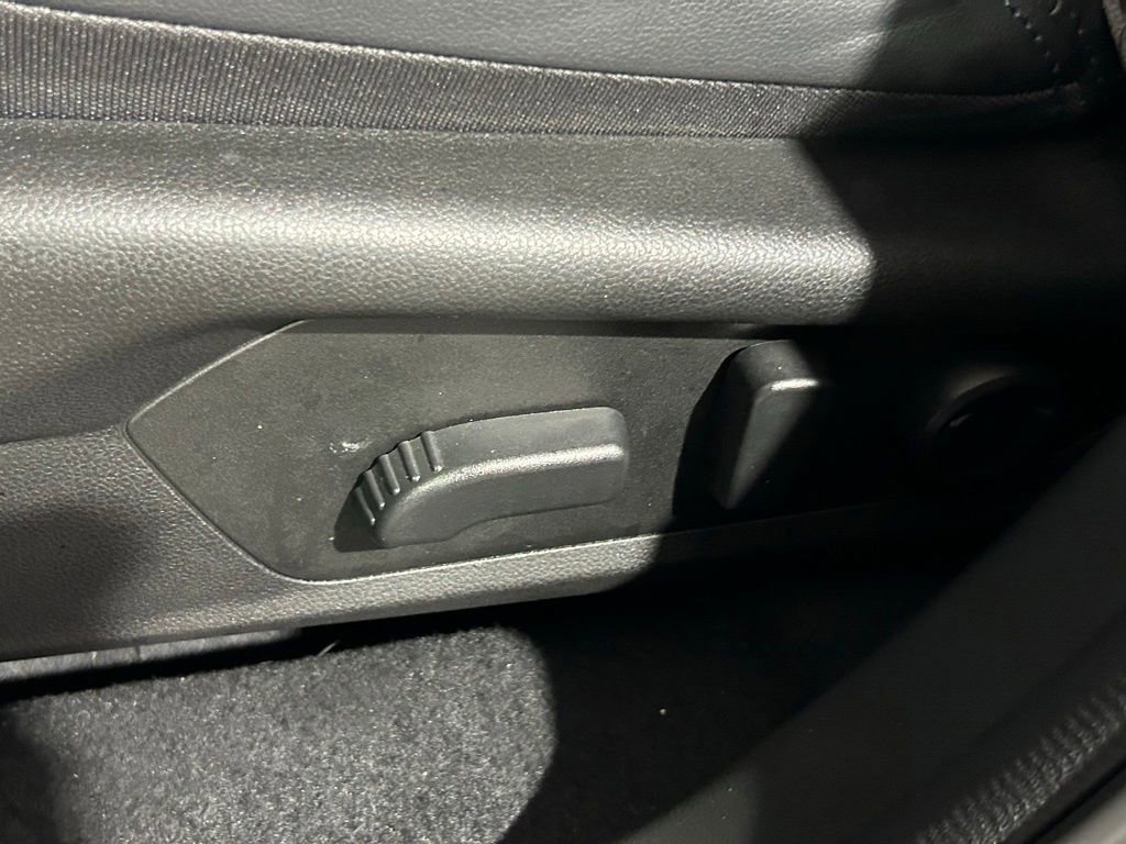Used 2025 Subaru Forester Limited AWD/4WD image 19