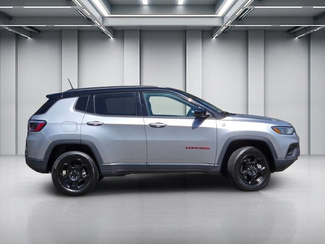 Used 2024 Jeep Compass Trailhawk AWD/4WD image 3