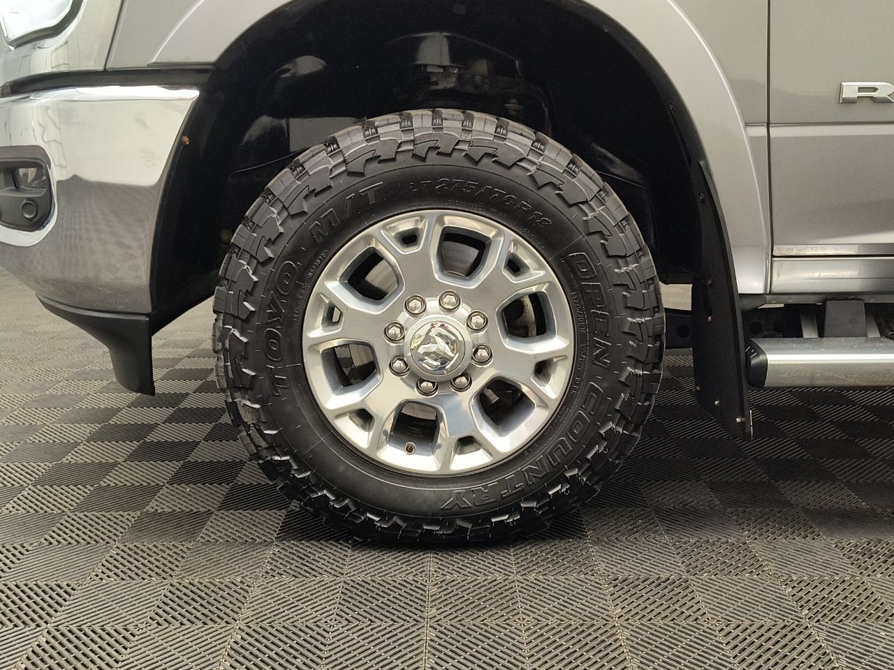 Used 2022 RAM 3500 Laramie AWD/4WD image 13