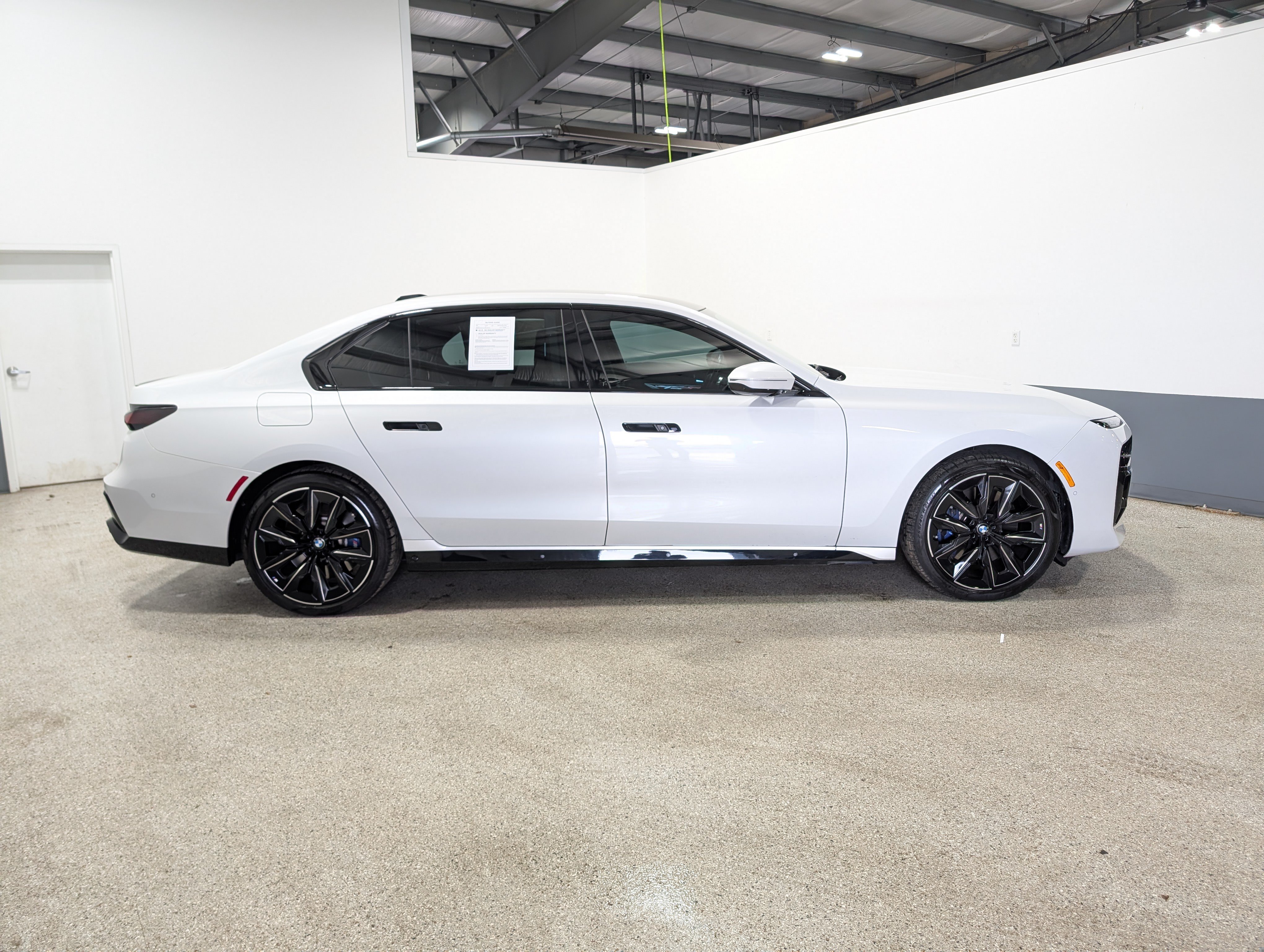 Used 2023 BMW 760i xDrive w/ Executive Package AWD/4WD image 2