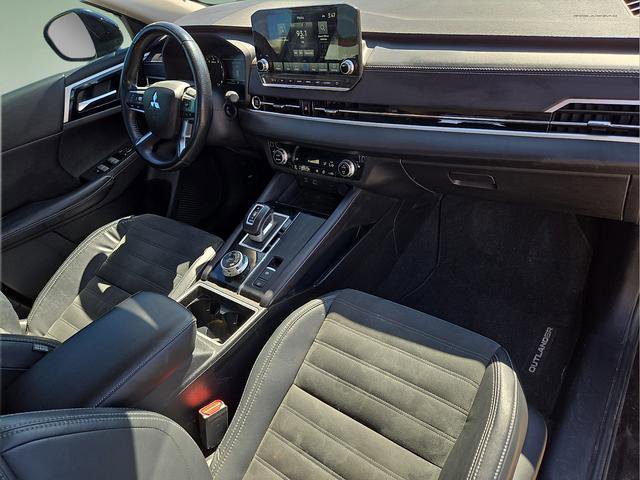 Used 2022 Mitsubishi Outlander SE image 10