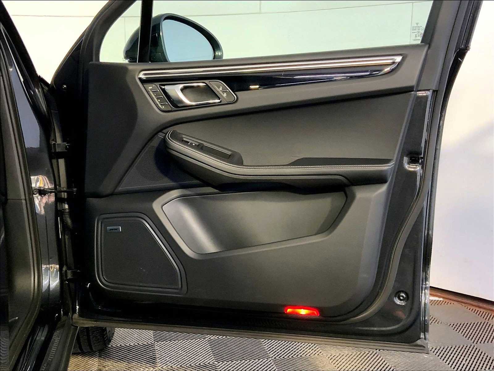 Certified 2024 Porsche Macan image 26
