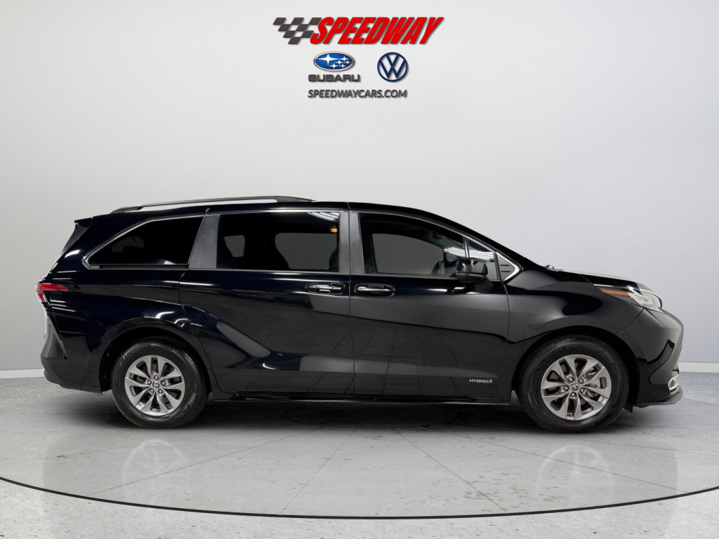 Used 2021 Toyota Sienna XLE image 8