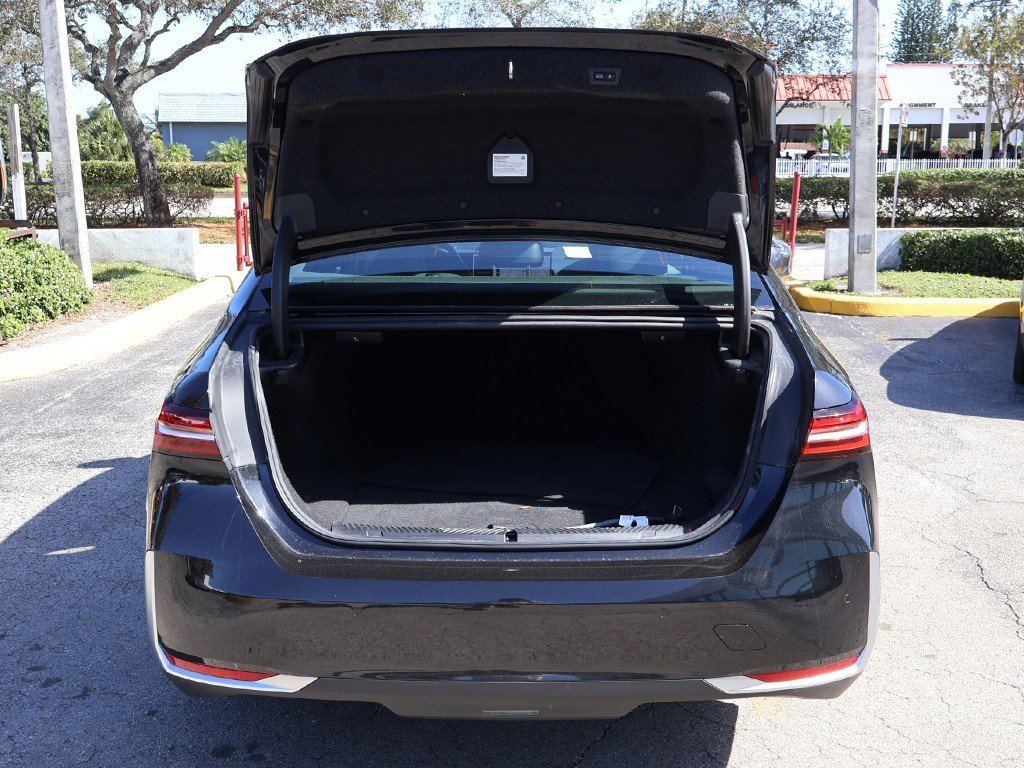 Used 2025 BMW i5 xDrive40 w/ Premium Package image 21