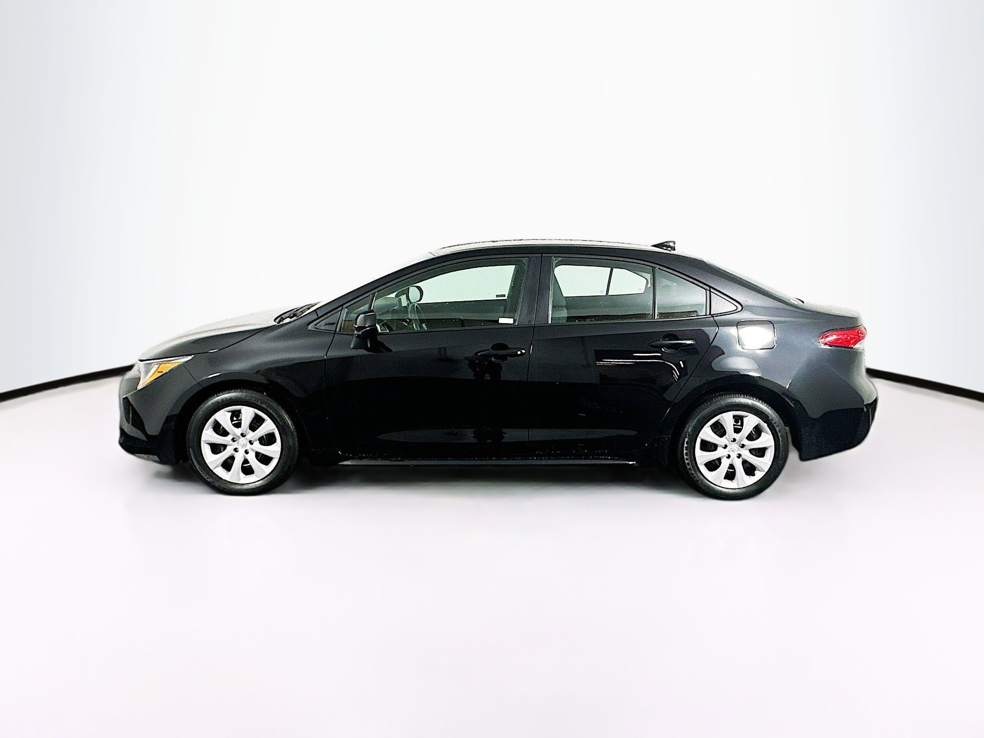 Used 2025 Toyota Corolla LE image 4