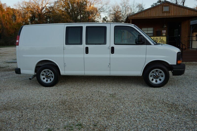 Used 2010 Chevrolet Express 1500 RWD image 21